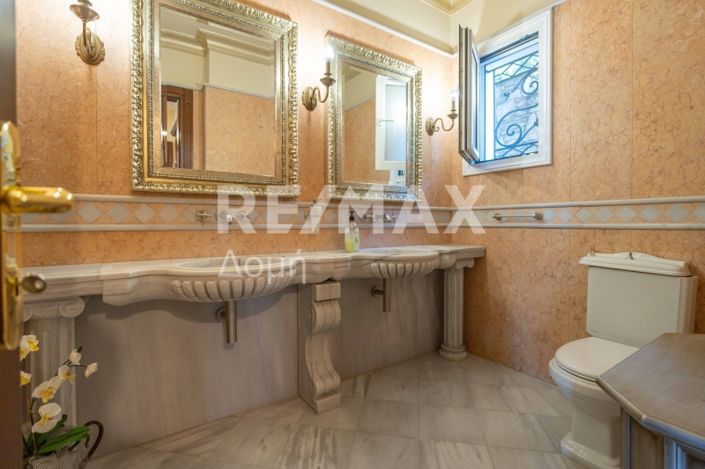 Image No.26-6 Bed Property for sale