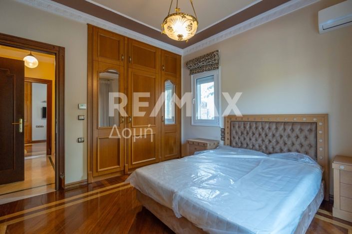 Image No.40-6 Bed Property for sale