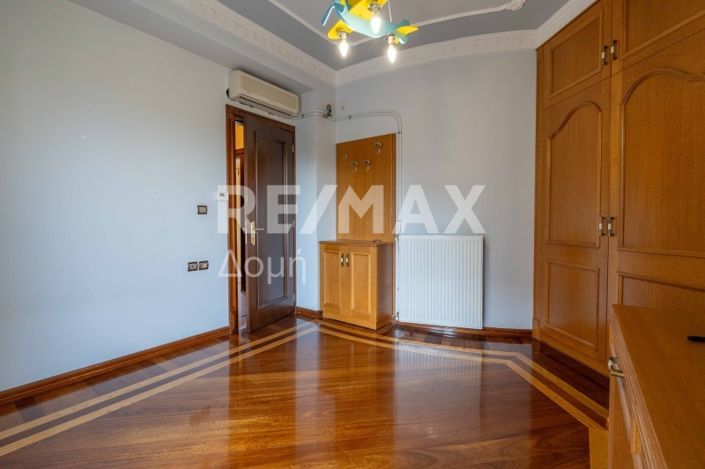 Image No.44-6 Bed Property for sale