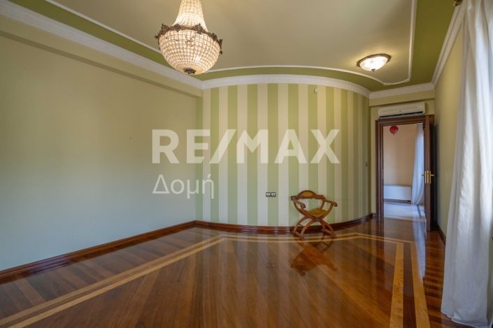 Image No.47-6 Bed Property for sale