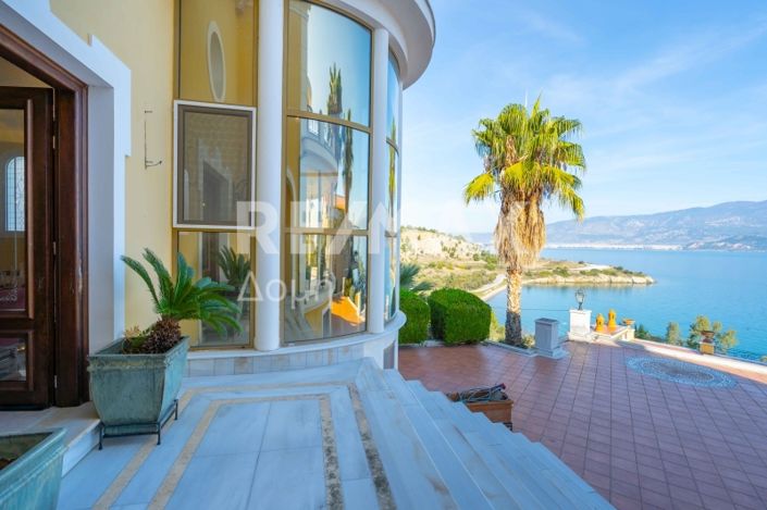 Image No.5-6 Bed Property for sale