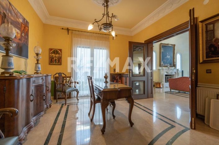 Image No.16-6 Bed Property for sale