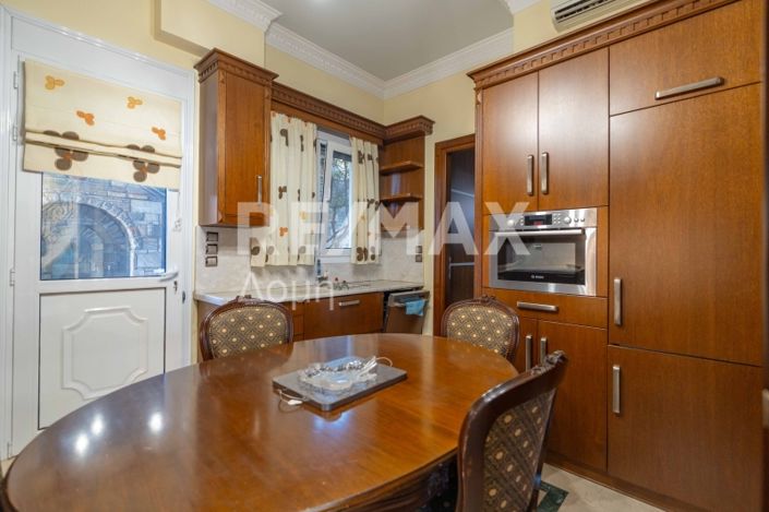 Image No.24-6 Bed Property for sale