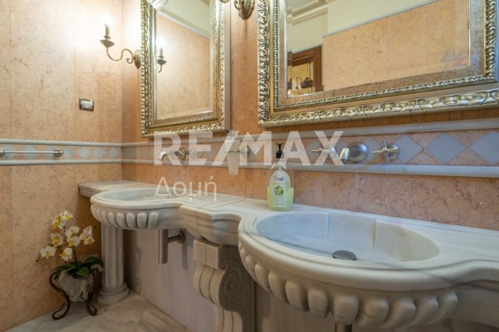 Image No.27-6 Bed Property for sale