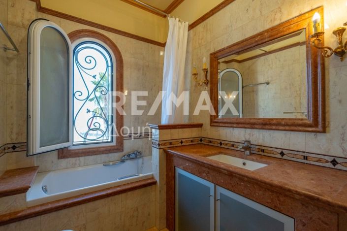 Image No.34-6 Bed Property for sale