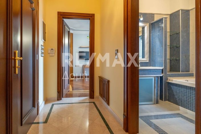 Image No.38-6 Bed Property for sale