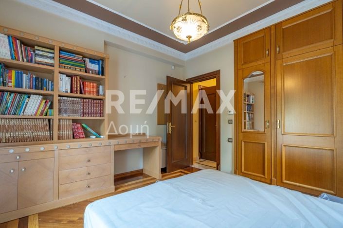 Image No.41-6 Bed Property for sale