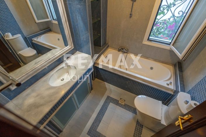 Image No.43-6 Bed Property for sale