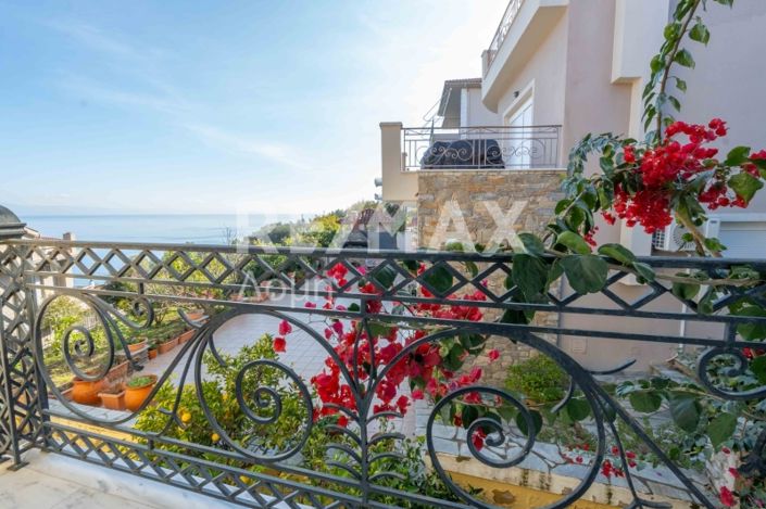 Image No.50-6 Bed Property for sale