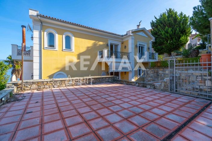 Image No.60-6 Bed Property for sale