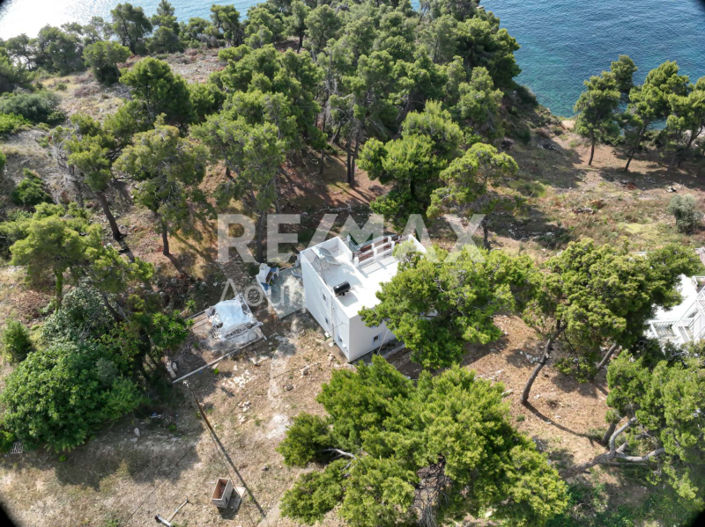 Image No.28-3 Bed Property for sale