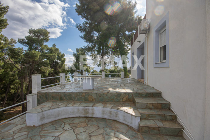 Image No.18-3 Bed Property for sale