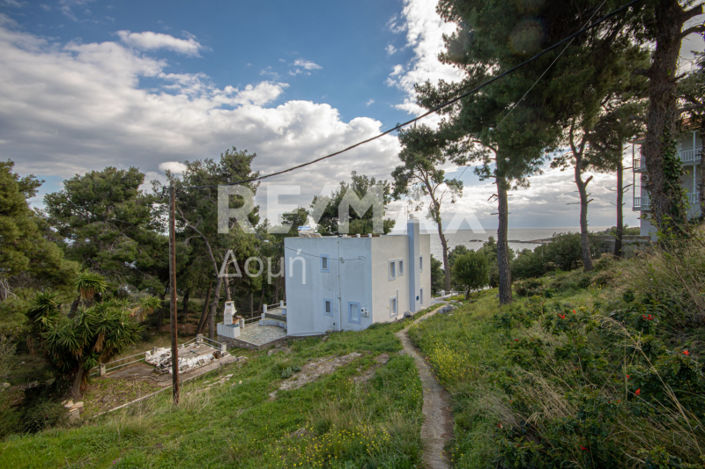 Image No.54-3 Bed Property for sale