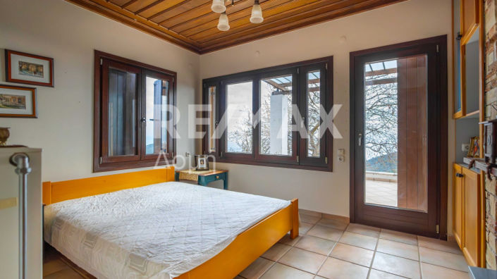 Image No.10-4 Bed Property for sale