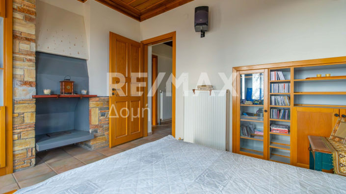 Image No.12-4 Bed Property for sale