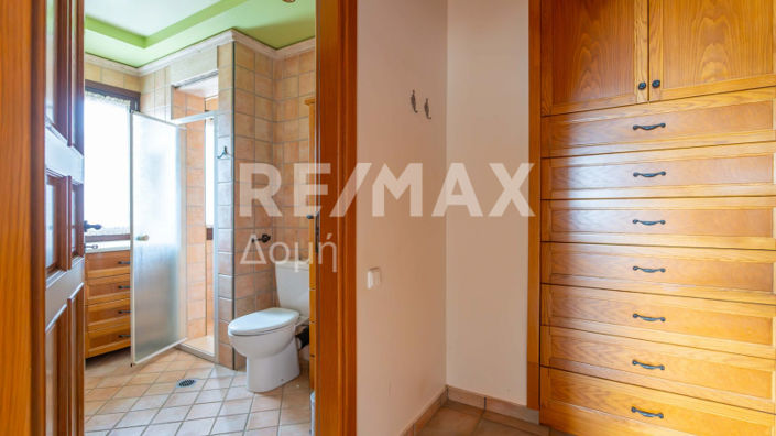 Image No.28-4 Bed Property for sale