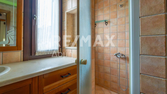 Image No.41-4 Bed Property for sale