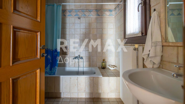 Image No.60-4 Bed Property for sale