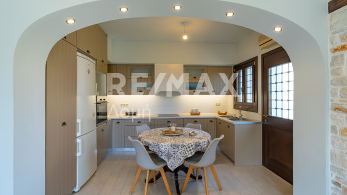 Image No.14-4 Bed Property for sale