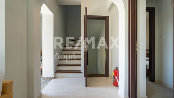 Image No.17-4 Bed Property for sale