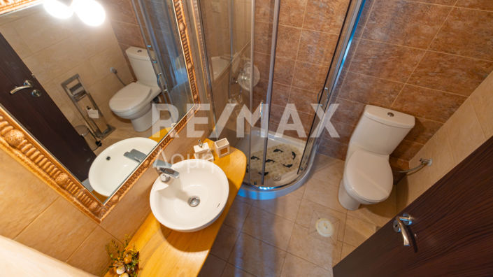 Image No.20-4 Bed Property for sale