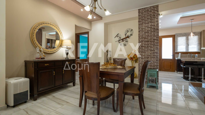 Image No.12-5 Bed Property for sale