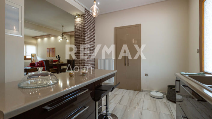 Image No.46-5 Bed Property for sale