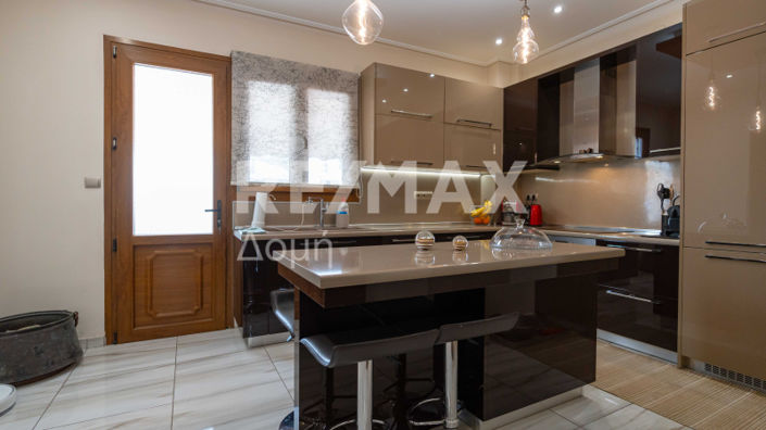 Image No.6-5 Bed Property for sale