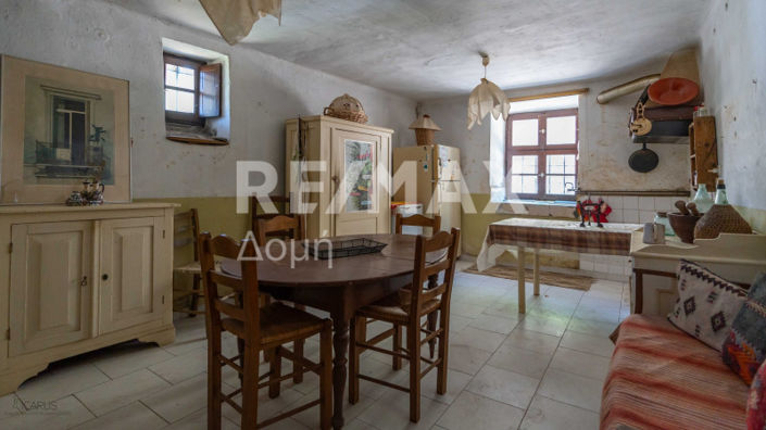 Image No.11-6 Bed Property for sale