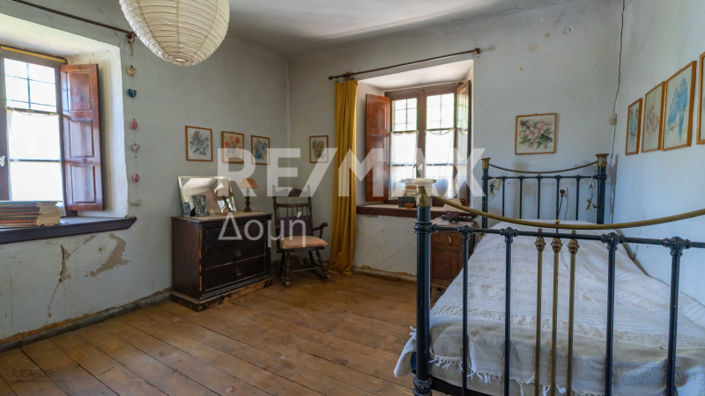 Image No.17-6 Bed Property for sale
