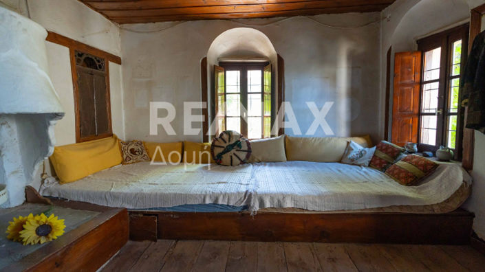 Image No.20-6 Bed Property for sale