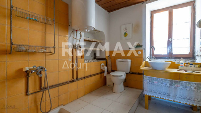 Image No.22-6 Bed Property for sale