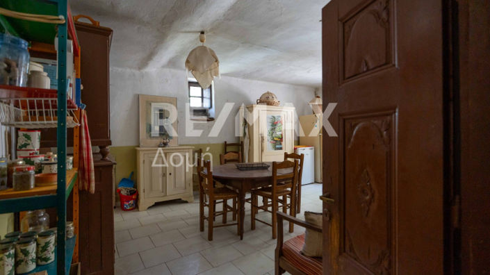 Image No.42-6 Bed Property for sale