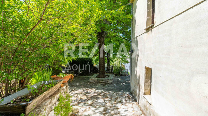 Image No.50-6 Bed Property for sale