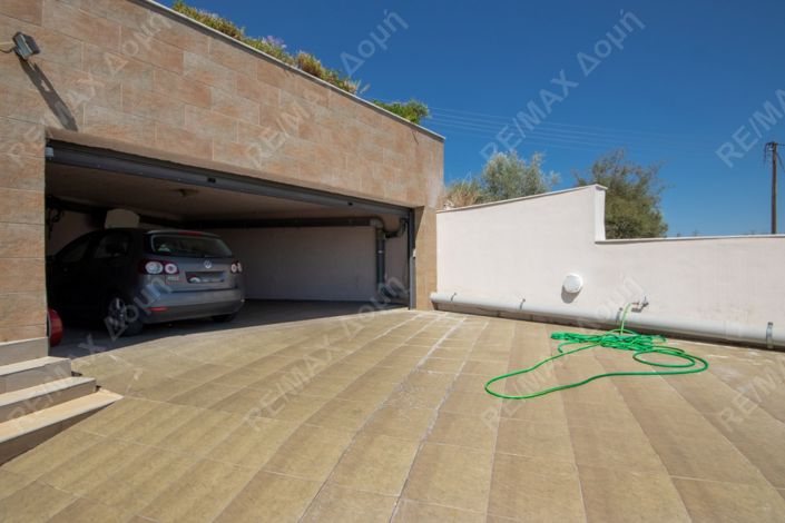 Image No.32-6 Bed Land for sale