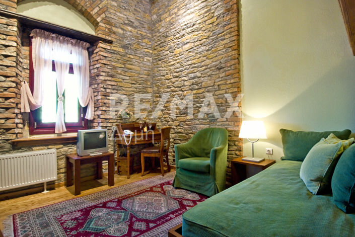 Image No.38-17 Bed Hotel for sale