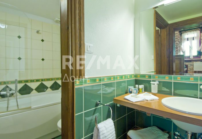 Image No.40-17 Bed Hotel for sale