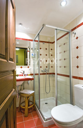 Image No.41-17 Bed Hotel for sale