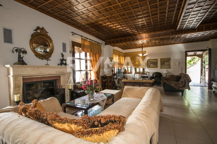 Image No.12-5 Bed Property for sale