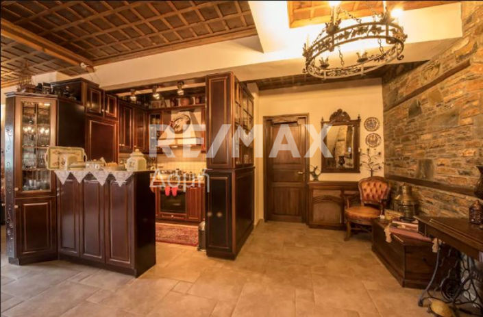 Image No.30-5 Bed Property for sale