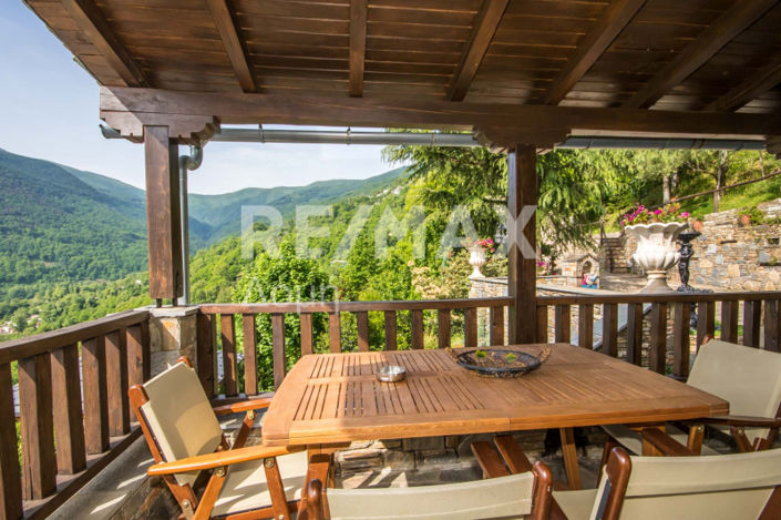 Image No.37-5 Bed Property for sale