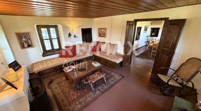 Image No.10-3 Bed Property for sale