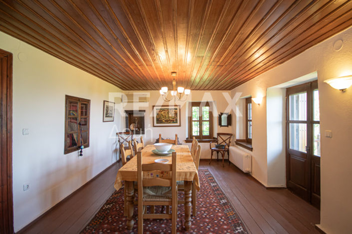 Image No.12-3 Bed Property for sale