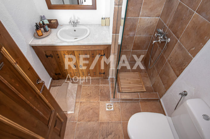 Image No.38-3 Bed Property for sale