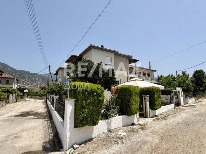 Image No.24-3 Bed Property for sale