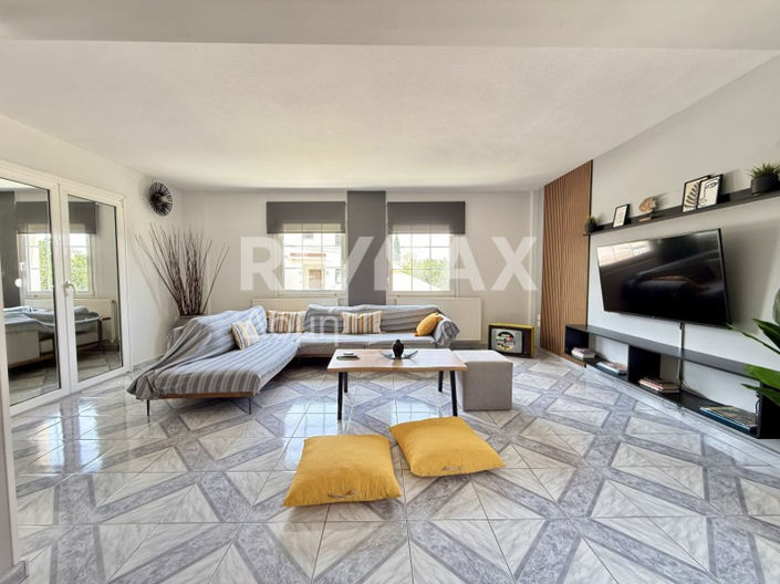 Image No.3-3 Bed Property for sale