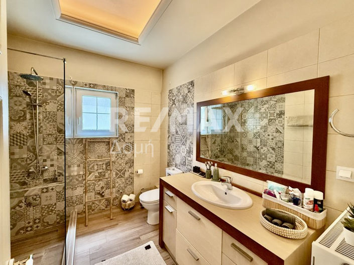 Image No.8-3 Bed Property for sale