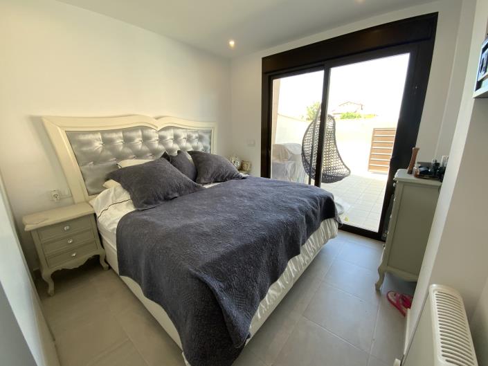 Image No.10-3 Bed Apartment for sale