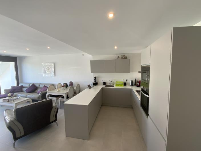 Image No.9-3 Bed Apartment for sale