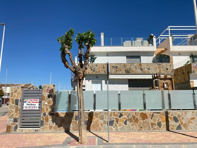 Image No.2-4 Bed Villa / Detached for sale